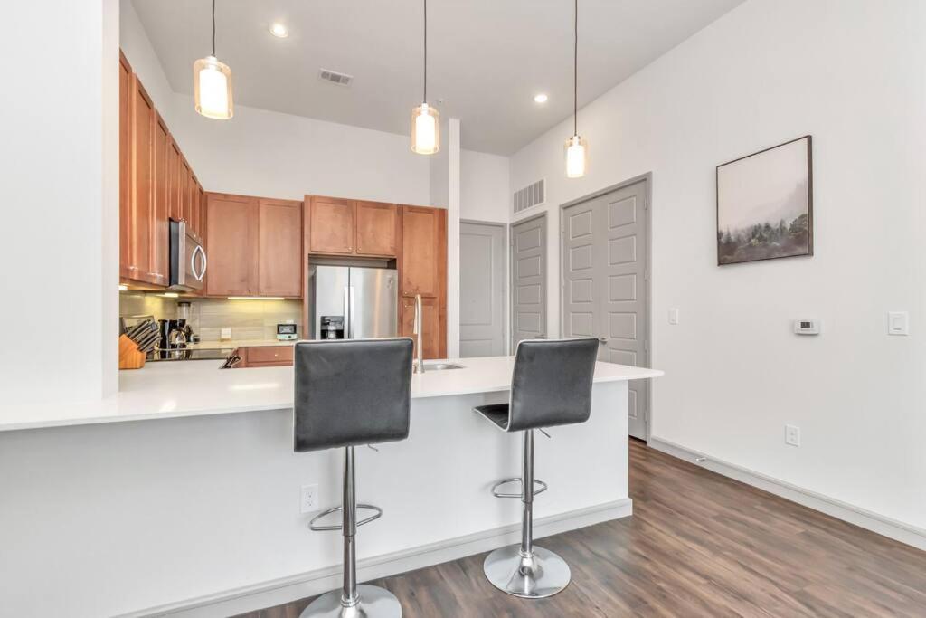 Penthouse Cool-Oasis-In-Houston-Rental Car Available-View-Great-Sleep ภายนอก รูปภาพ