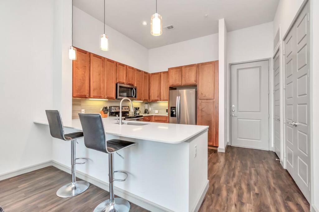 Penthouse Cool-Oasis-In-Houston-Rental Car Available-View-Great-Sleep ภายนอก รูปภาพ