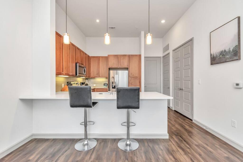 Penthouse Cool-Oasis-In-Houston-Rental Car Available-View-Great-Sleep ภายนอก รูปภาพ